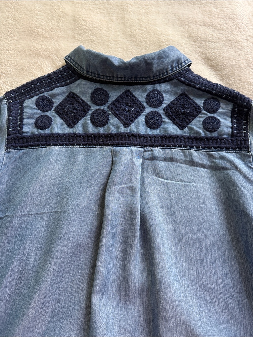 Holding Horses Anthropologie Chambray Blue Embroidered Button Down Shirt XS - Picture 12 of 15